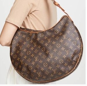 Luxury Immitation Croissant MM Shoulder Bag